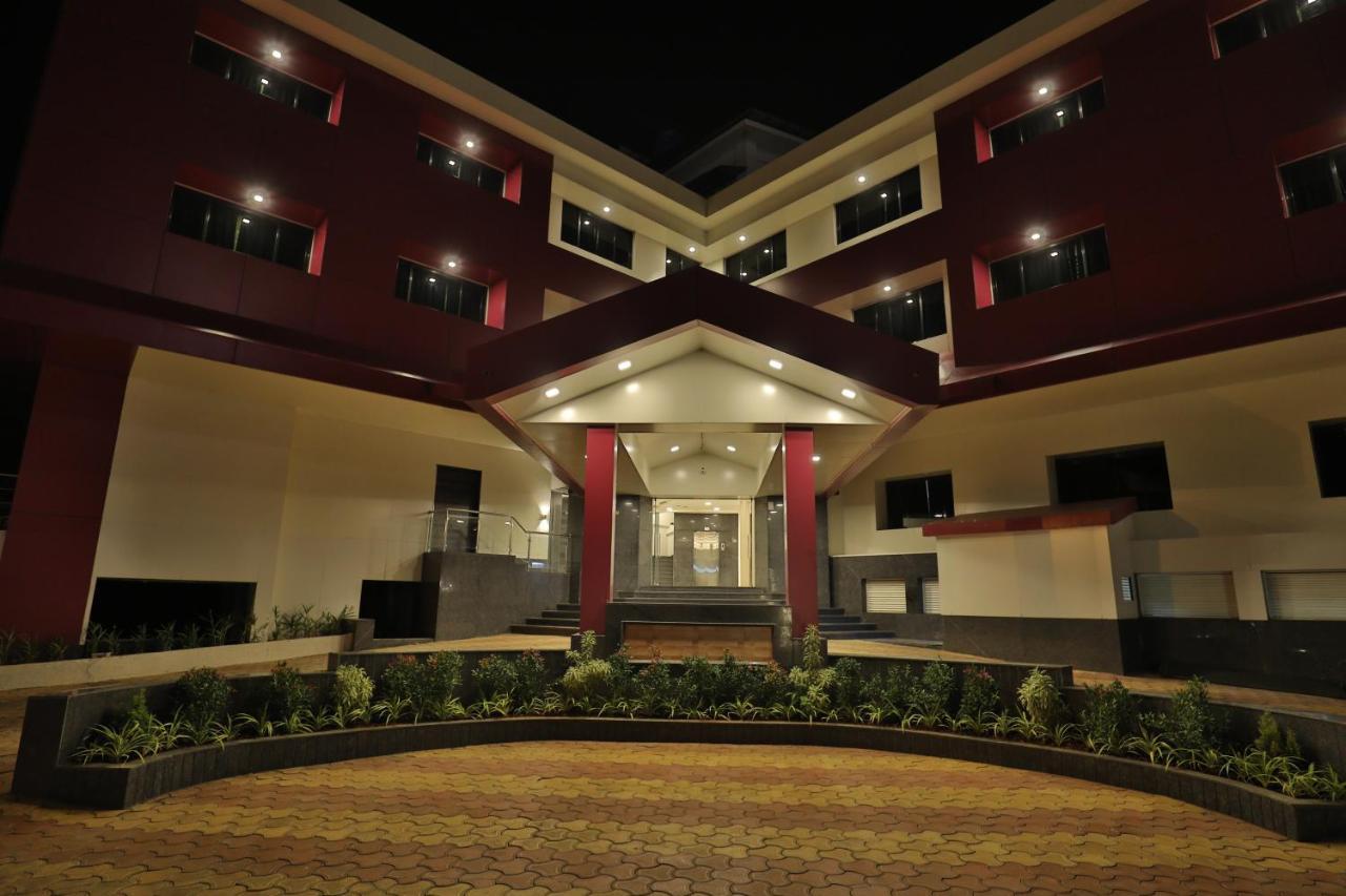 Imperial Grande Resort Лонавала Екстериор снимка